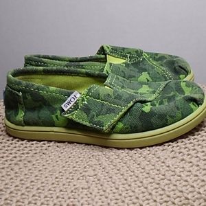 Camouflage Toms